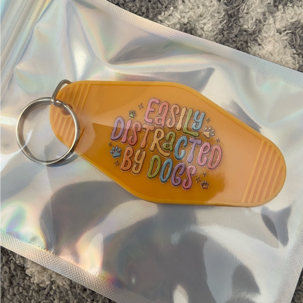 HANDMADE MOTEL KEYCHAIN - Picture 3 of 3